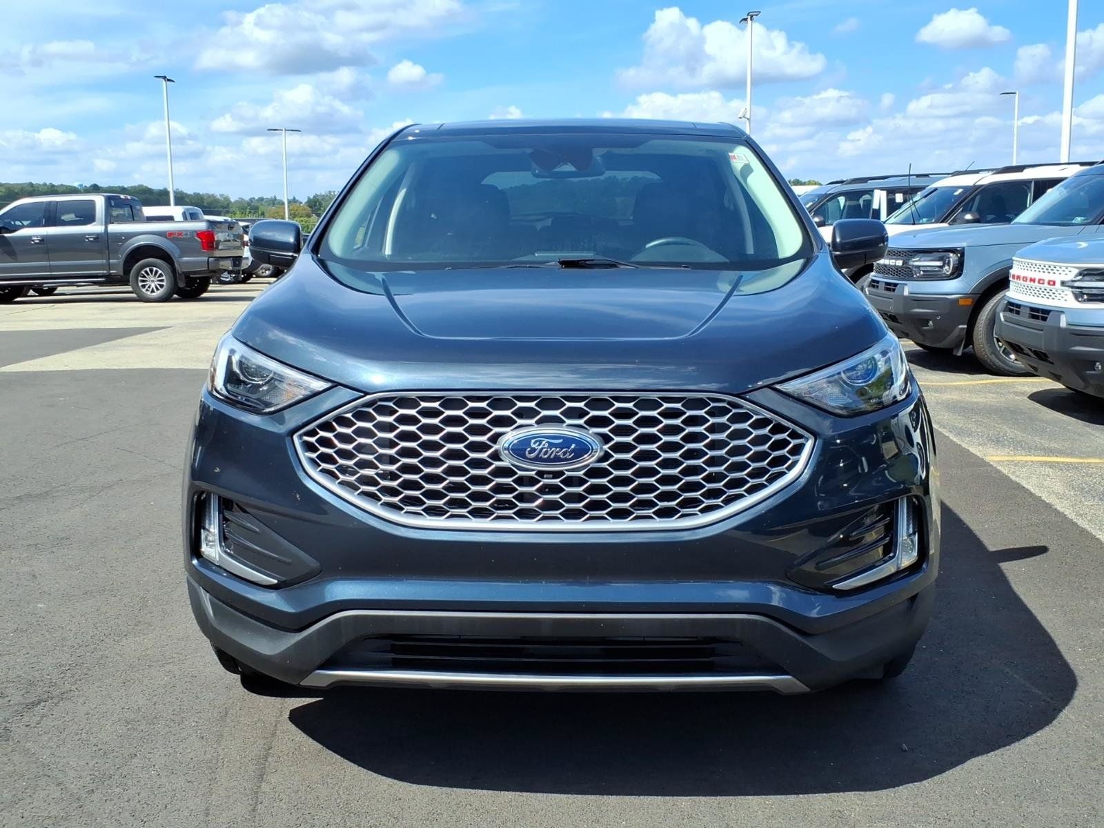 Certified 2024 Ford Edge SEL w/ Convenience Package AWD/4WD image 2