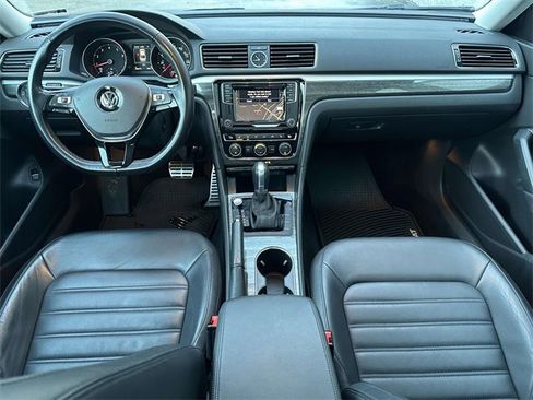 Used 2017 Volkswagen Passat 1.8T SEL Premium image 16