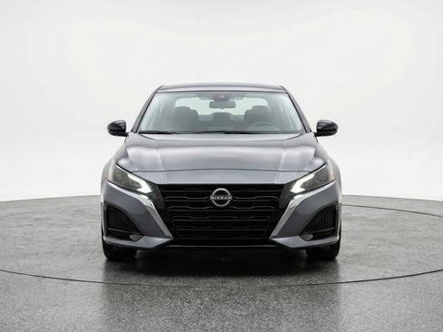 Used 2025 Nissan Altima 2.5 SV image 2