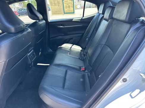 Used 2025 Toyota Camry XSE FWD image 30