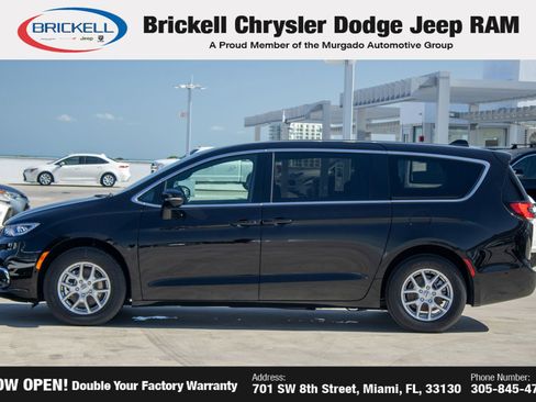 New 2025 Chrysler Pacifica Select image 8