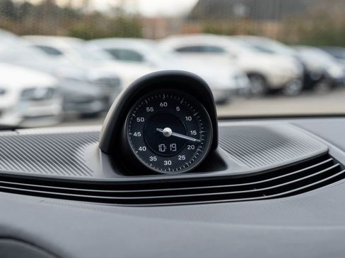 Used 2022 Porsche Taycan image 22