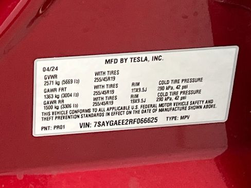 Used 2024 Tesla Model Y Long Range AWD/4WD image 33