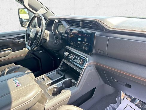 Used 2024 GMC Sierra 2500 AT4 w/ Technology Package AWD/4WD image 14