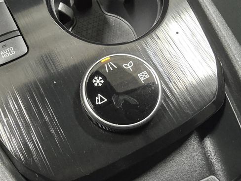 Used 2024 Nissan Rogue S image 6