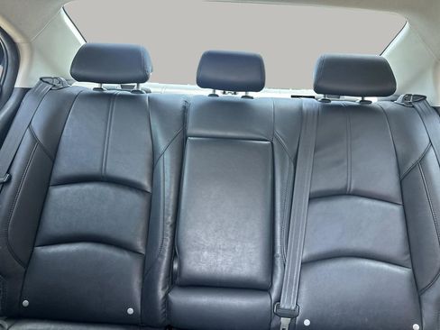 Used 2017 MAZDA MAZDA3 Touring FWD image 11