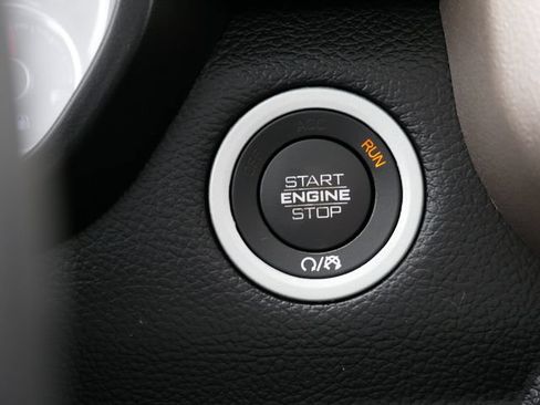Used 2019 RAM 1500 Laramie AWD/4WD image 30