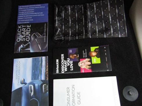 Used 2024 Chrysler Pacifica Touring-L image 30