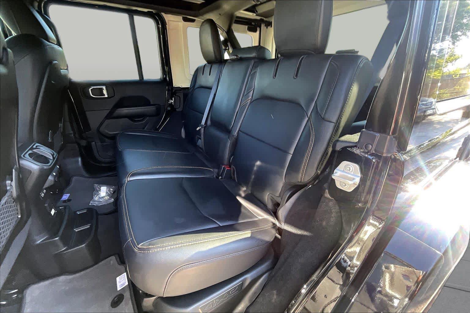 Used 2024 Jeep Wrangler Unlimited Sahara AWD/4WD image 19
