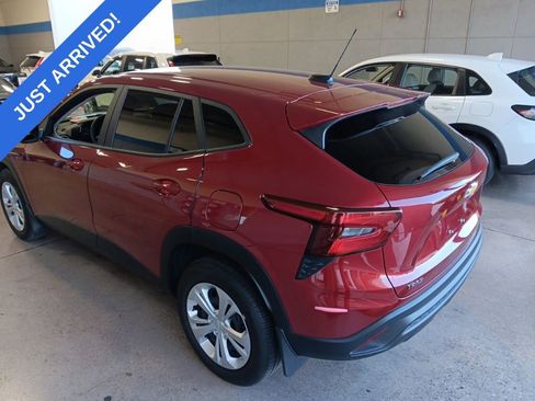 Used 2024 Chevrolet Trax LS w/ Driver Confidence Package FWD image 4