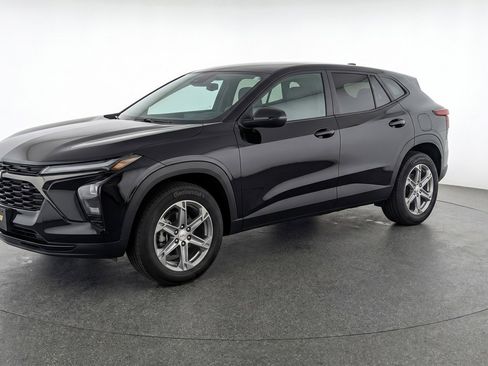Used 2025 Chevrolet Blazer LT FWD image 3