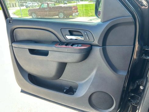 Used 2013 Chevrolet Avalanche LT image 27