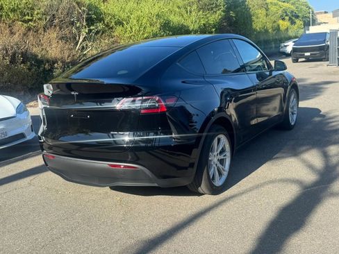Used 2024 Tesla Model Y Long Range AWD/4WD image 8