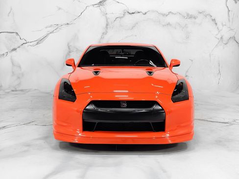 Used 2010 Nissan GT-R Premium image 11