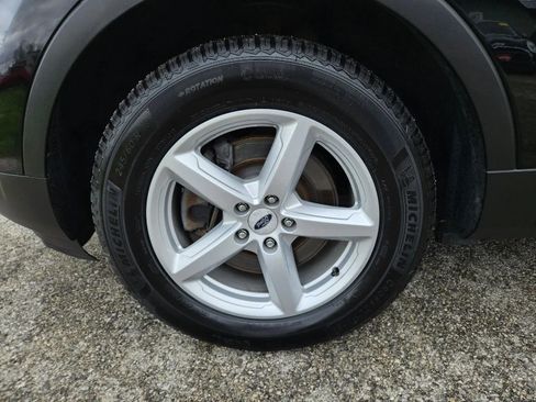 Used 2017 Ford Explorer XLT w/ Equipment Group 202A image 9