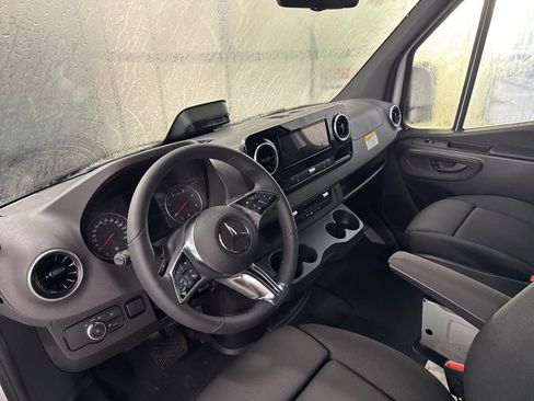 Used 2026 Mercedes-Benz Sprinter 2500 image 13