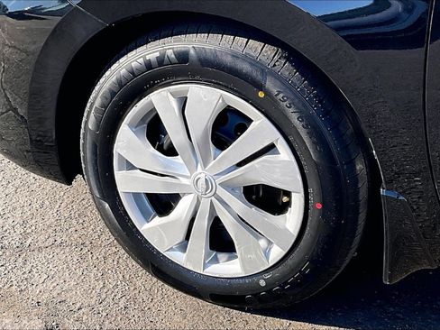 Used 2025 Nissan Versa S w/ Trunk Package image 9