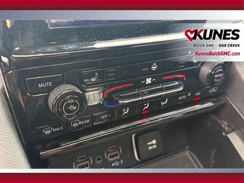 Used 2023 Jeep Grand Cherokee Altitude AWD/4WD image 28
