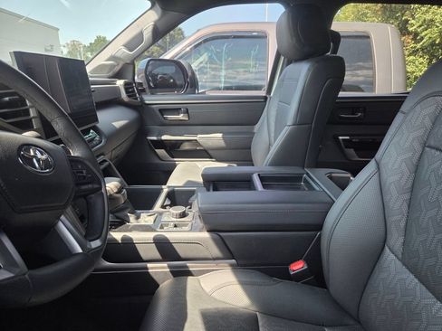 Used 2025 Toyota Tundra Limited AWD/4WD image 6