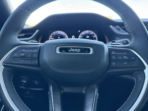 Used 2024 Jeep Grand Cherokee Limited w/ Luxury Tech Group II image 23