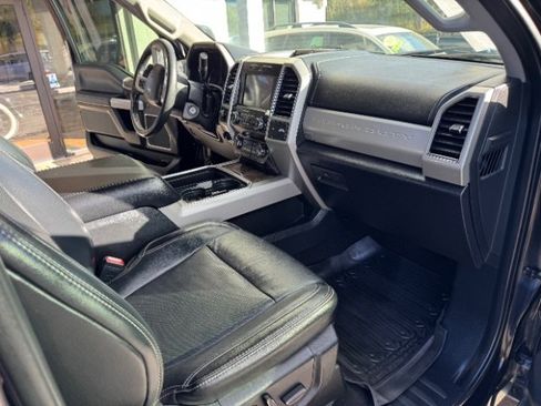 Used 2019 Ford F350 Lariat image 21