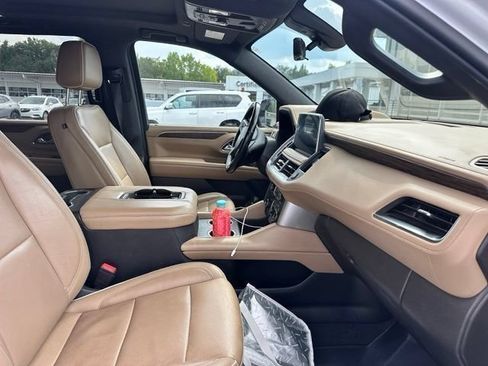 Used 2021 Chevrolet Tahoe Premier w/ Premium Package RWD image 12