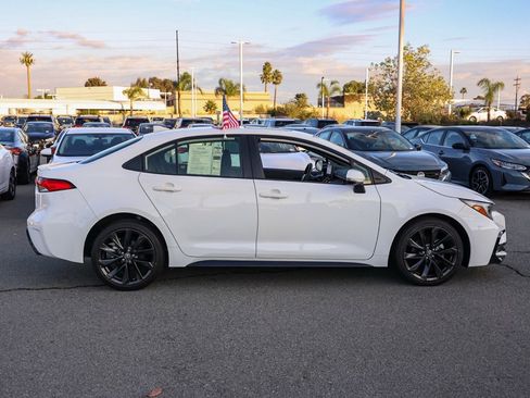 Used 2023 Toyota Corolla SE image 3