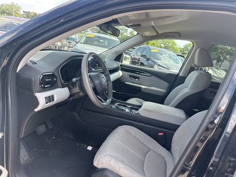 Used 2023 Honda Pilot LX image 10