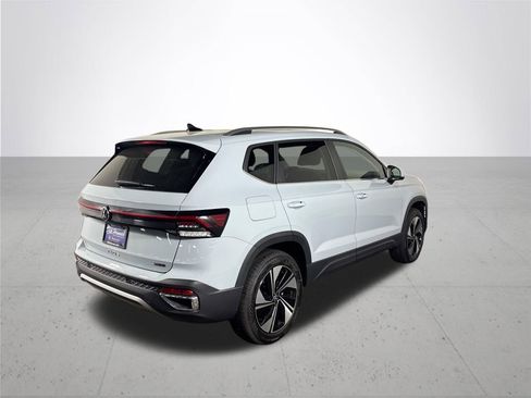New 2026 Volkswagen Taos SE AWD/4WD image 6