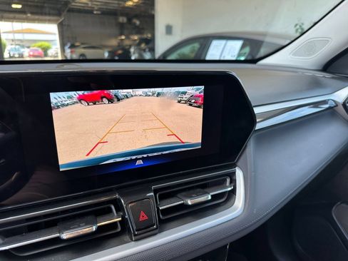 Used 2025 Chevrolet TrailBlazer LT FWD image 22