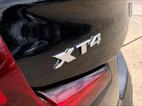 Used 2024 Cadillac XT4 Premium Luxury image 9