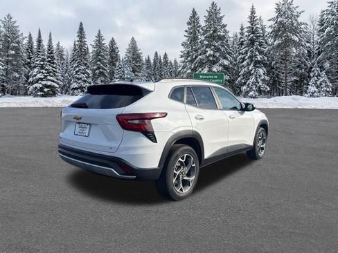 Used 2024 Chevrolet Trax LT image 6