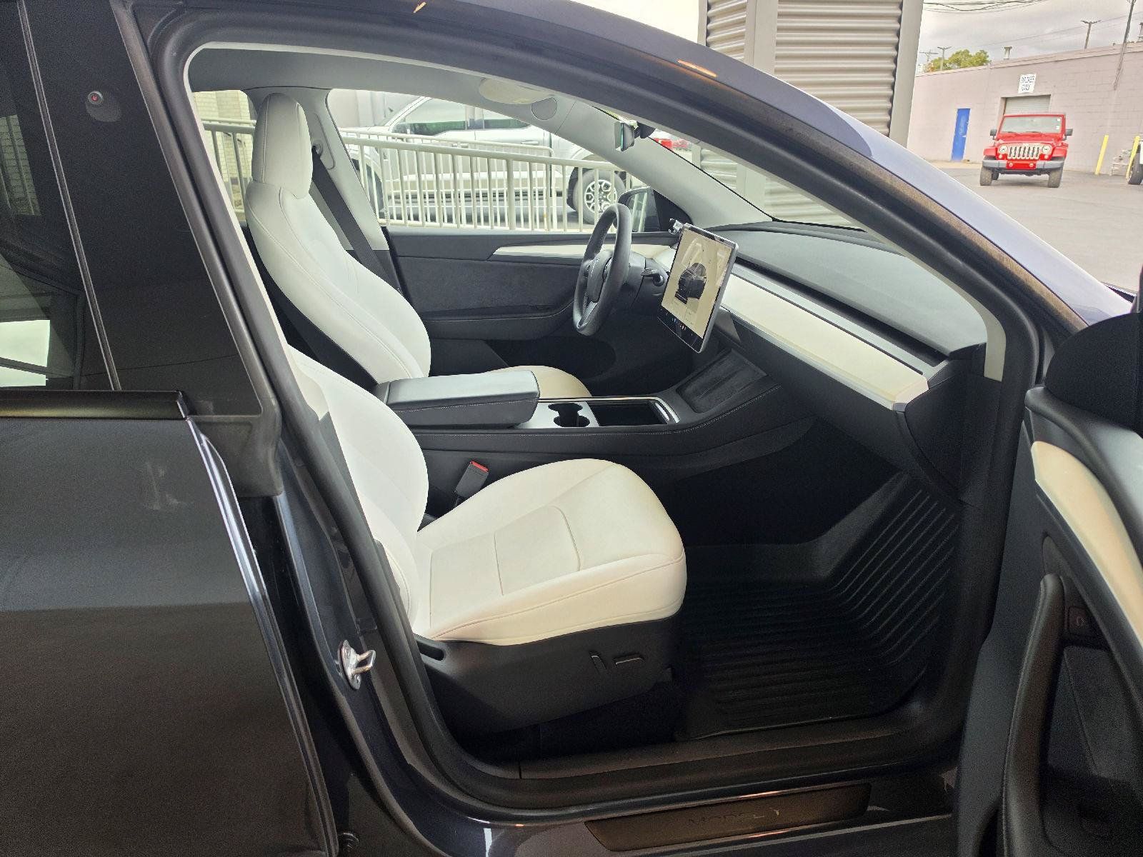 Used 2023 Tesla Model Y AWD image 7