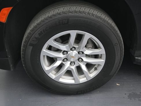Used 2024 Chevrolet Suburban LS RWD image 10