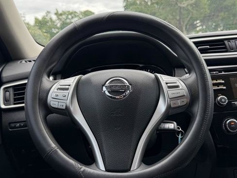 Used 2016 Nissan Rogue S FWD image 18