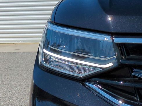 Used 2024 Volkswagen Tiguan SE R-Line image 10