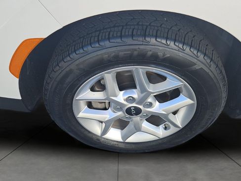 Used 2025 Kia Soul LX w/ LX Technology Package FWD image 12