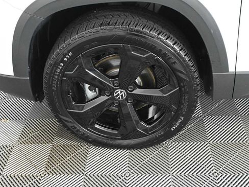 Certified 2025 Volkswagen Taos SE AWD/4WD image 29