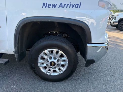 Used 2024 Chevrolet Silverado 2500 LT w/ Convenience Package AWD/4WD image 3