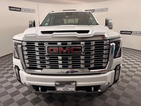 Used 2024 GMC Sierra 2500 Denali AWD/4WD image 9