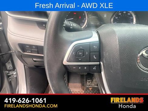 Used 2024 Toyota Highlander XLE AWD/4WD image 21