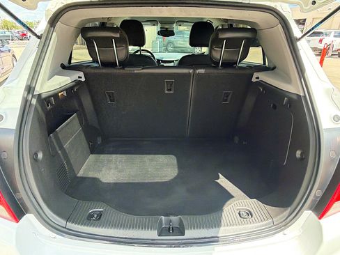 Used 2022 Chevrolet Trax LT w/ LT Convenience Package image 25