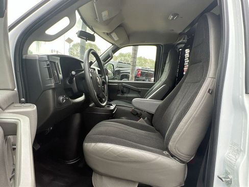 Used 2024 GMC Savana 2500 w/ Driver Convenience Package image 18