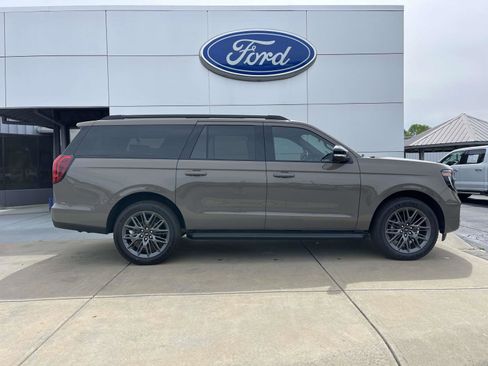 New 2026 Ford Expedition Max Platinum w/ Stealth Appearance Package AWD/4WD image 3