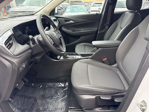Used 2025 Buick Encore GX Preferred FWD image 23