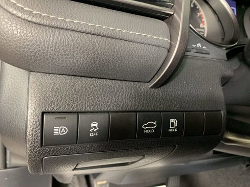 Used 2021 Toyota Camry SE image 18