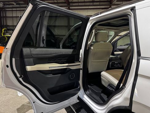 Used 2019 Ford Expedition Platinum image 14