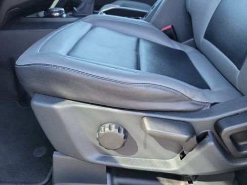 Used 2022 Ford Bronco Black Diamond image 5