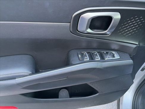 Used 2023 Kia Sorento EX image 17