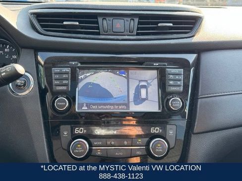 Used 2017 Nissan Rogue SV AWD/4WD image 26